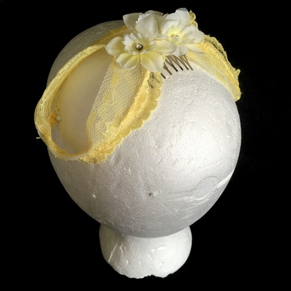 Yellow Lace Fascinator Inspired By Mrs Maisel - Picture 2 of 8